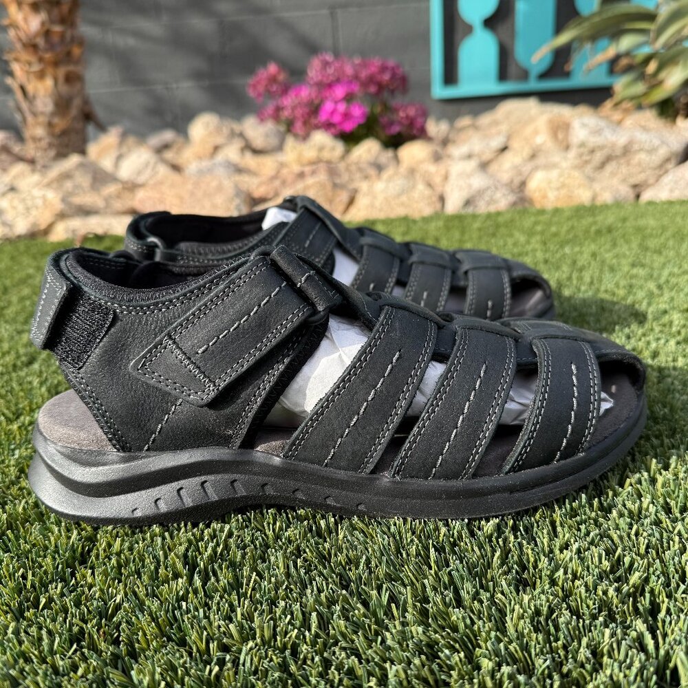Clarks Men's Walkford Fish Flat Sandal - Black - 8 Wide - Never Worn!